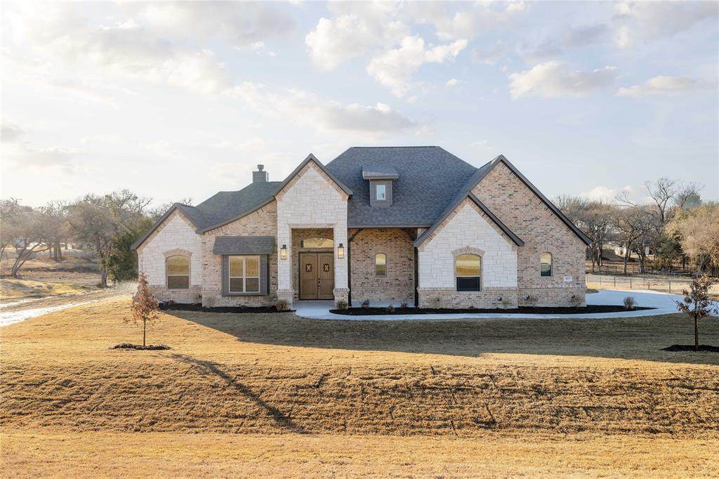 927 Silverleaf Drive - Photo 1
