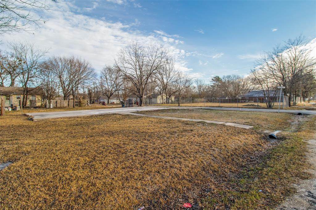 908 11th Street - Photo 1