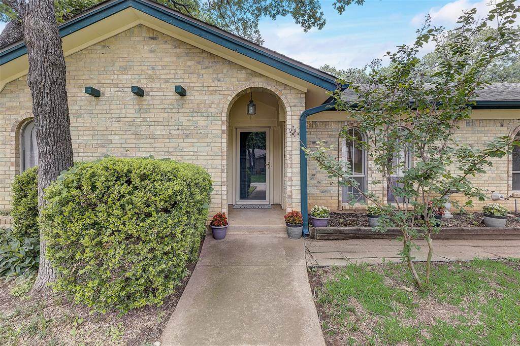 409 Twin Creek Drive, Hurst, TX 76053 (MLS 20346618) Hargrove