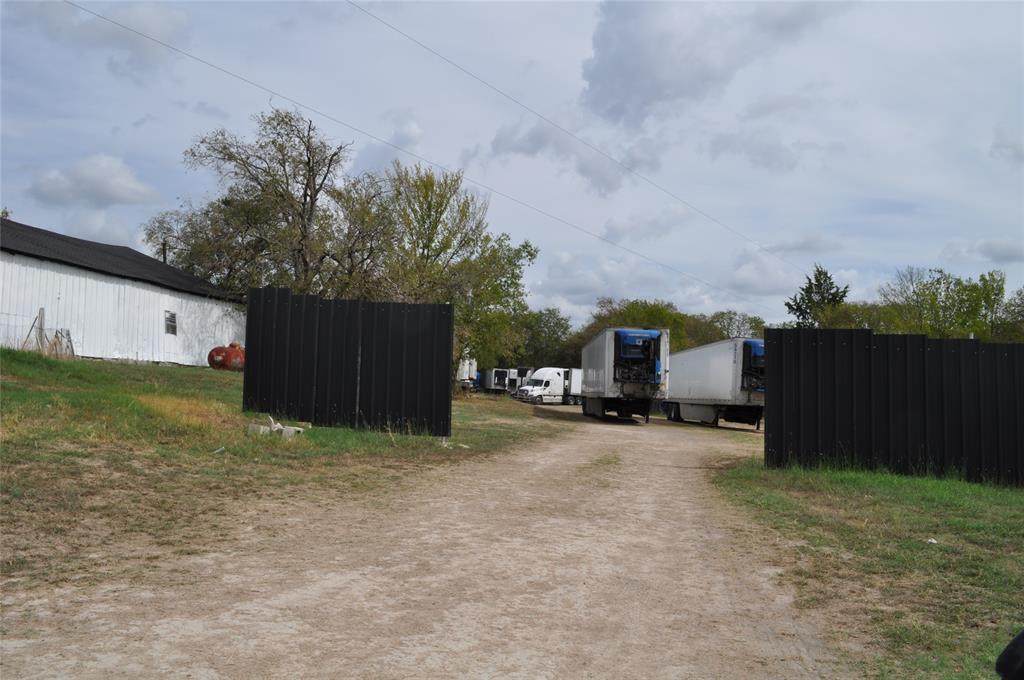 302 Interstate 35 Road - Photo 1