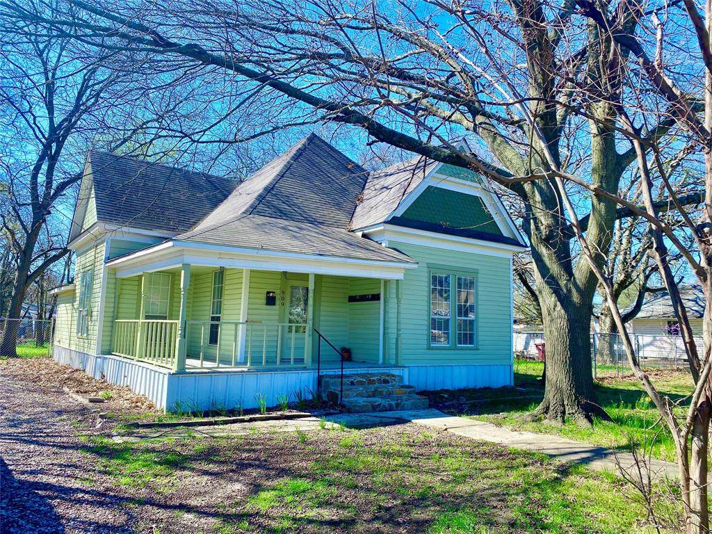 909 10th Street - Photo 1