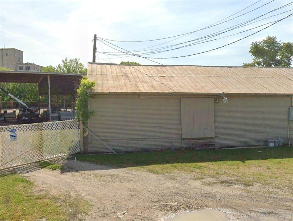 517 Broadway Street - Photo 1