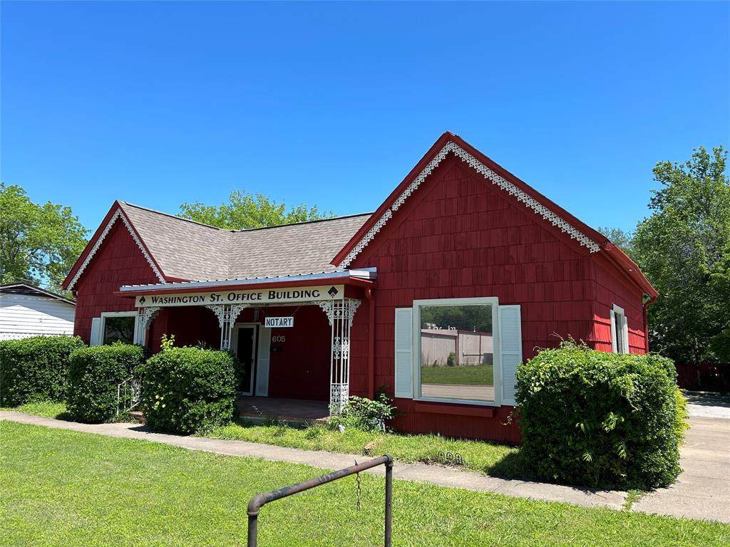 605 Washington Street - Photo 1