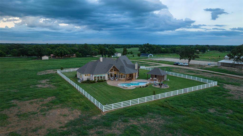 698 Farm Road 2081 - Photo 1