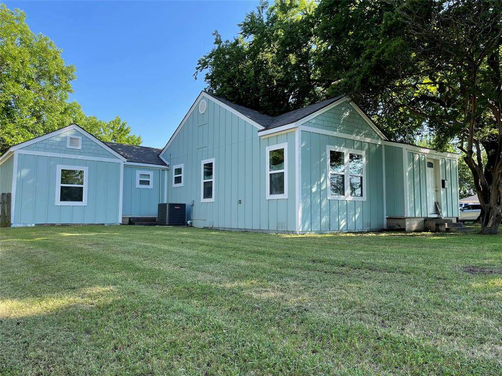 1109 Lampasas Street - Photo 1