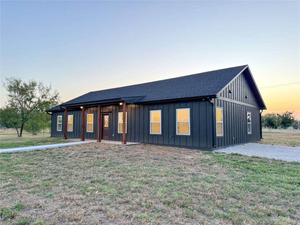 709 Harris Street - Photo 1