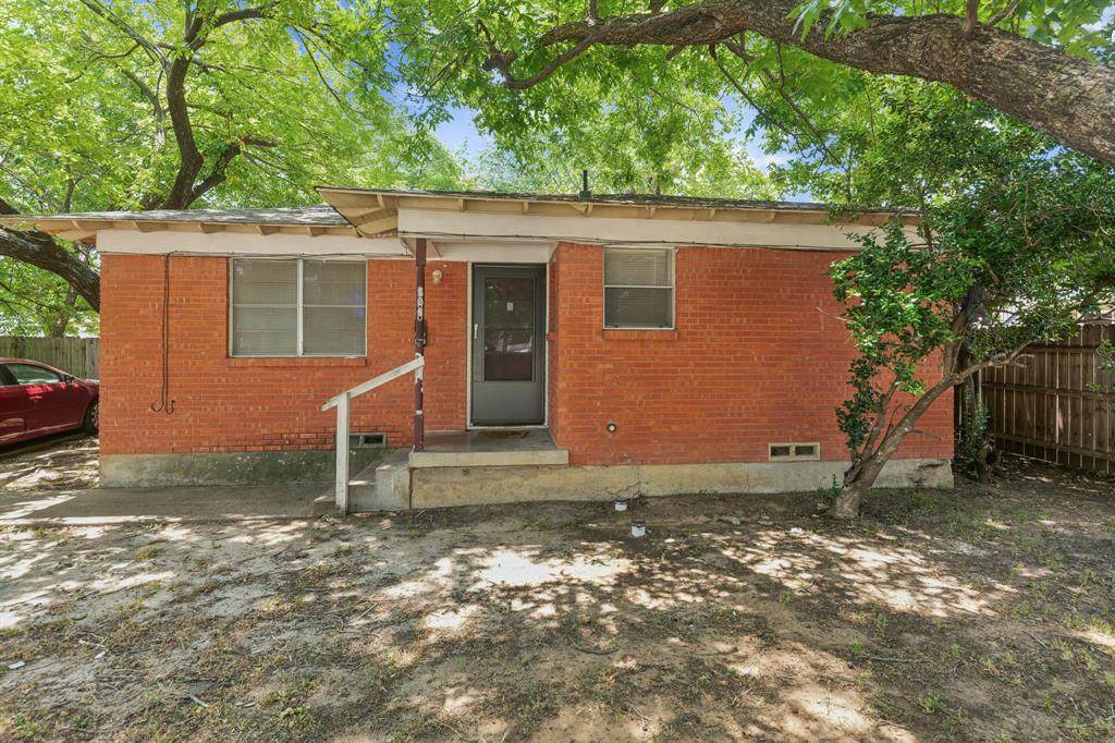 806 Center Street - Photo 1