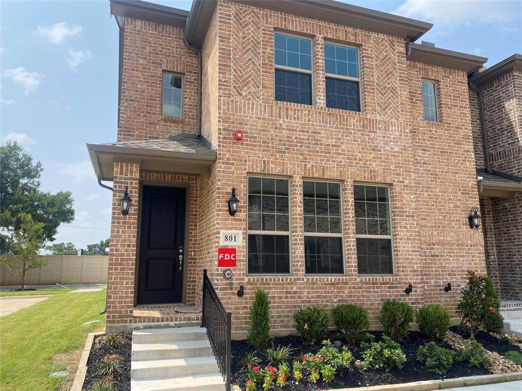 801 Ponds Edge Lane - Photo 1