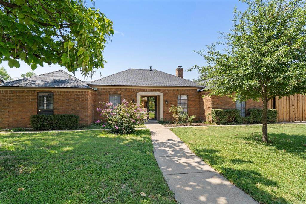213 Circleview Drive - Photo 1
