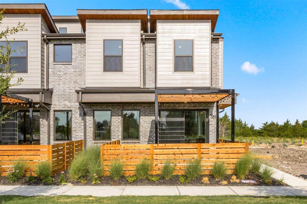 1811 Parkview Drive - Photo 1