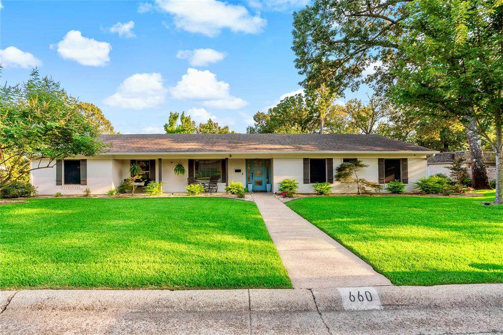 660 Twin Oaks - Photo 1