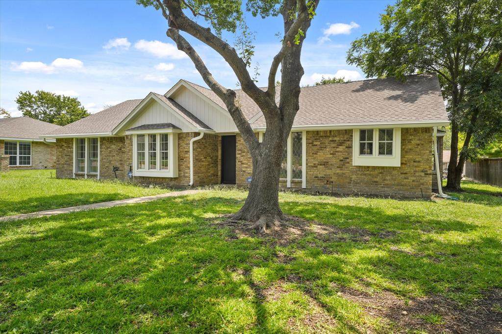 1044 Briarwood Lane - Photo 1