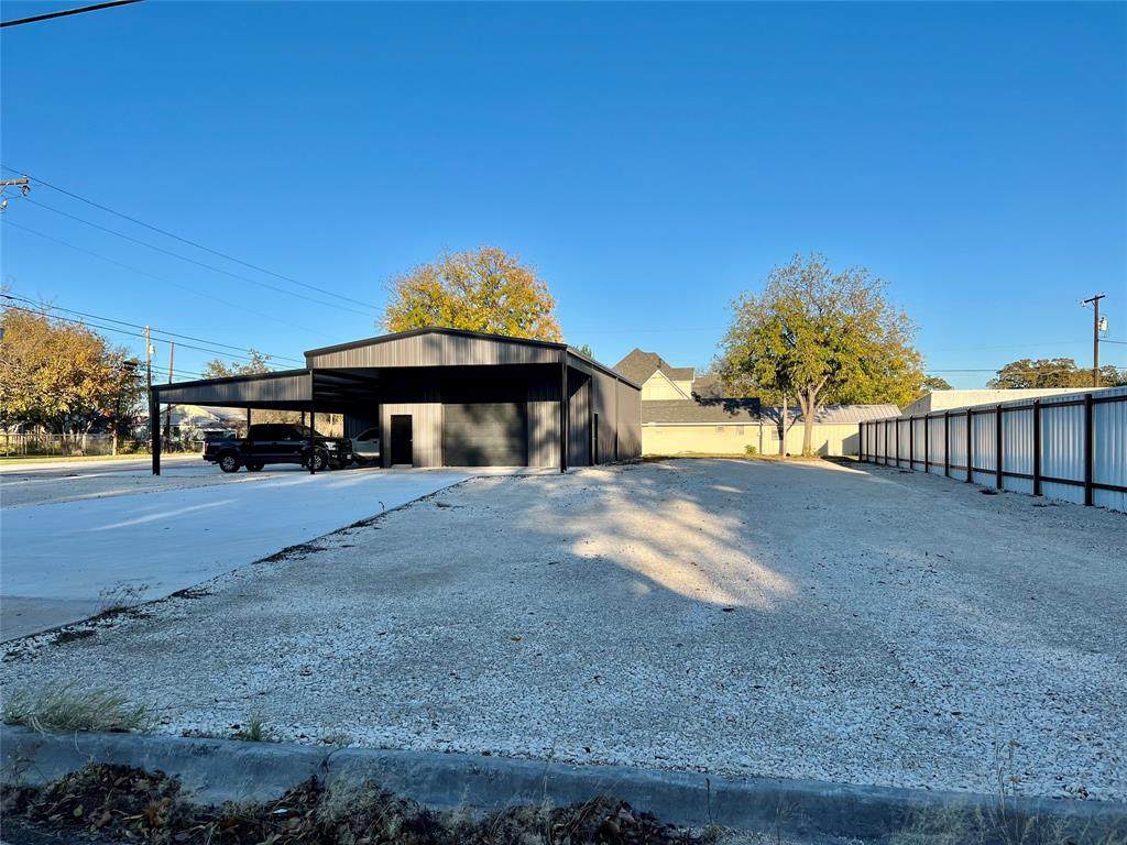 201 Dallas Street - Photo 1