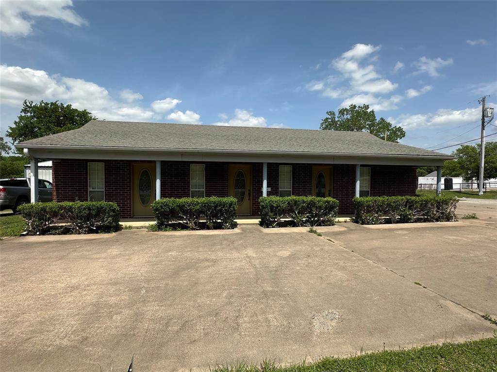 301 Bells Boulevard - Photo 1