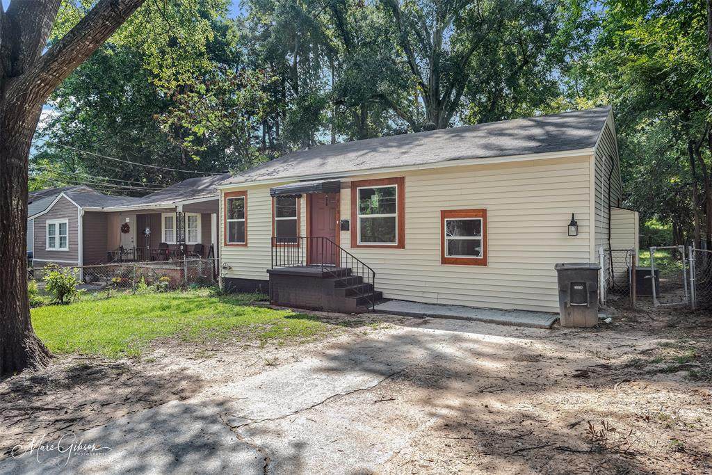 913 Robinhood Street - Photo 1
