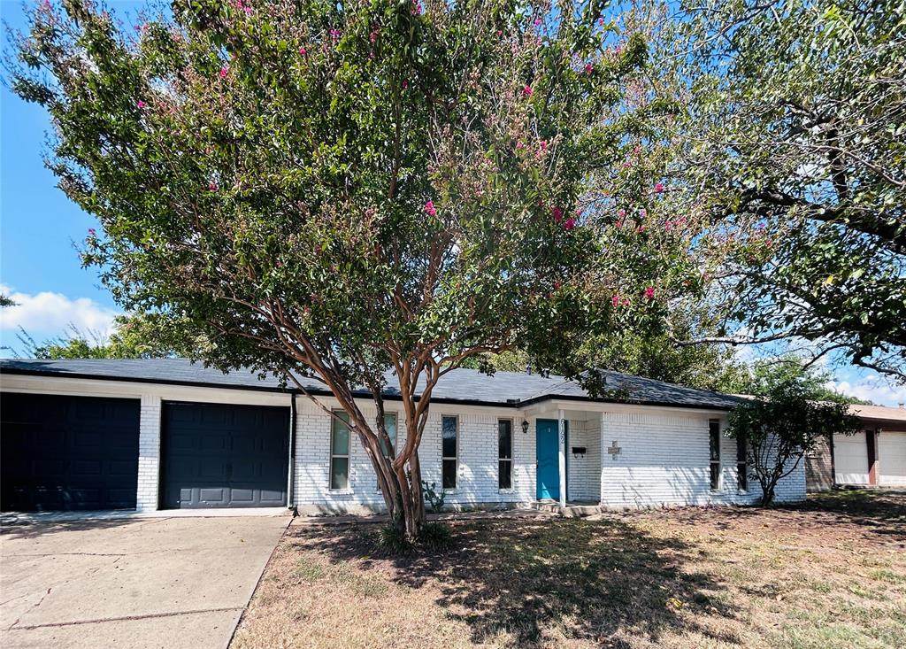 6192 Wrigley Way, Fort Worth, TX 76133 (MLS 20735753) Real Estate