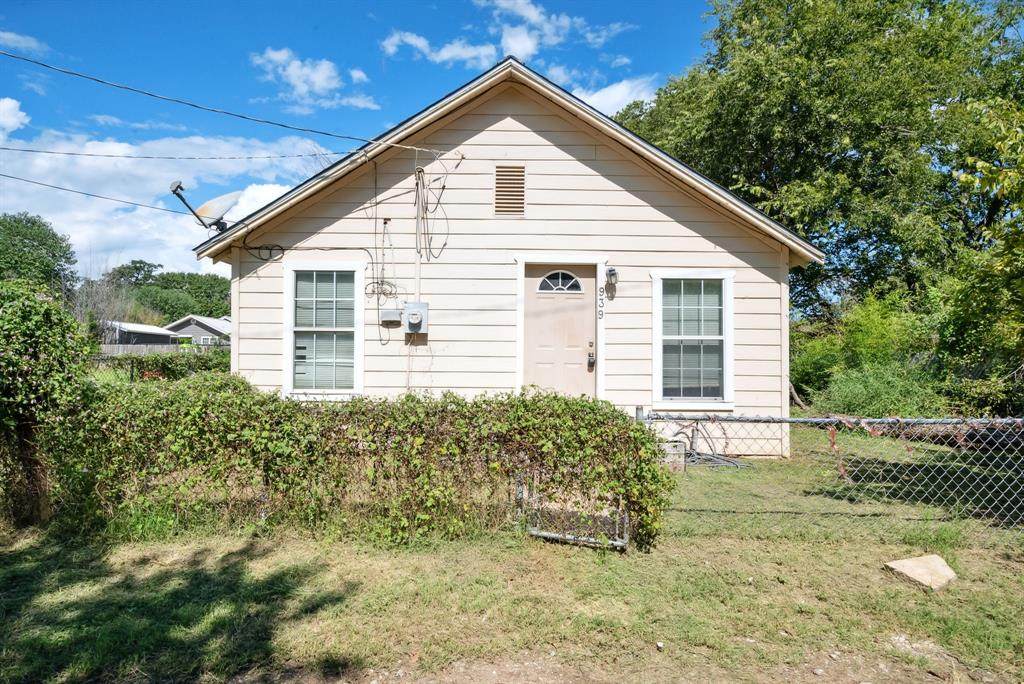 939 Green Street - Photo 1