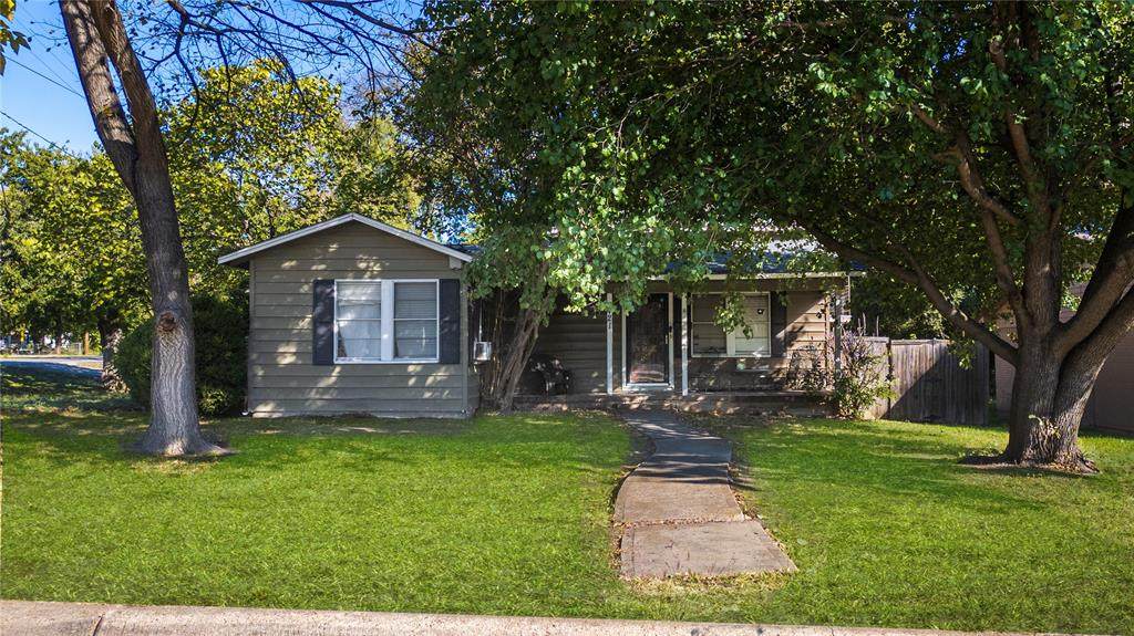 421 8th Street - Photo 1