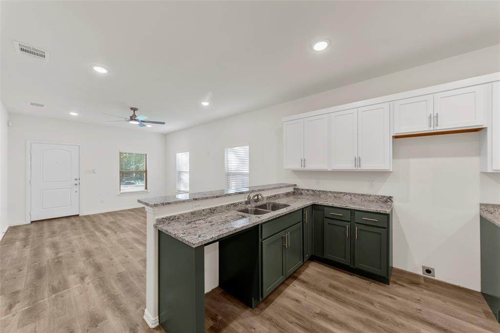 2715 Goodwill Avenue - Photo 1