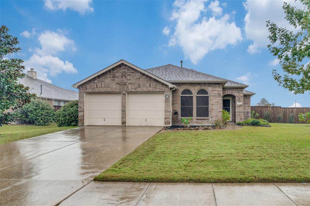 427 Spruce Trail - Photo 1