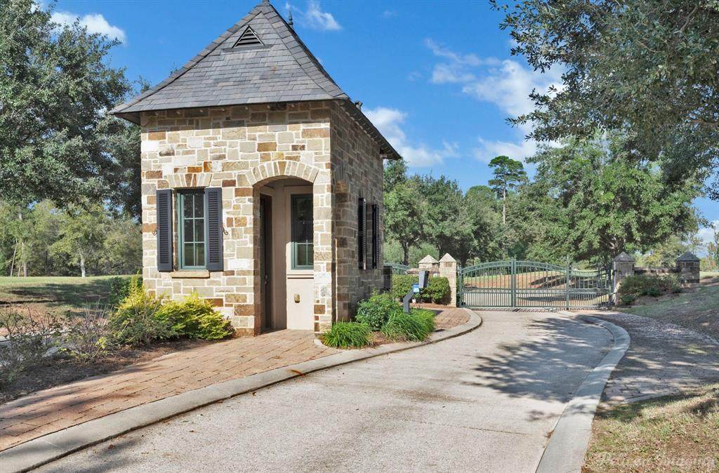 439 Overbrook Court - Photo 1