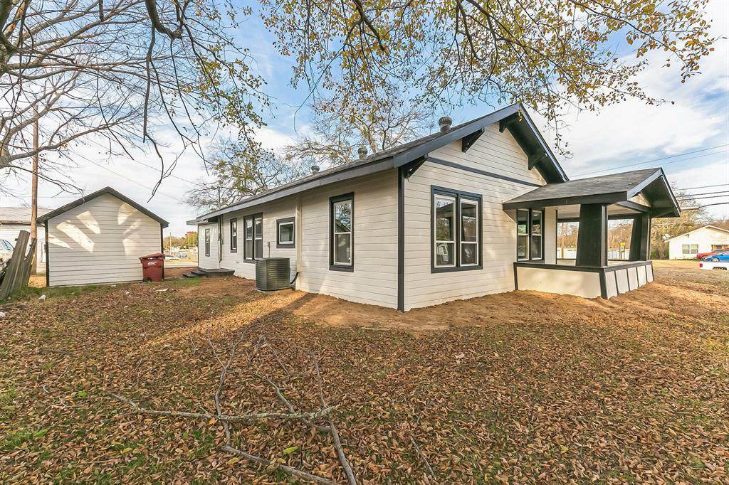 1503 Center Street - Photo 1