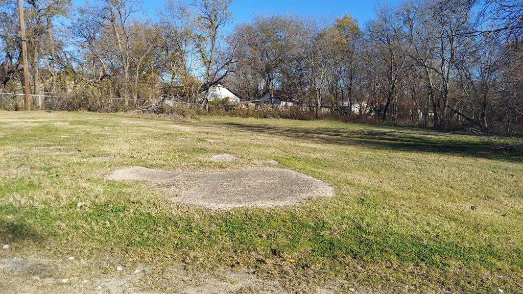 1404 10th Avenue - Photo 1