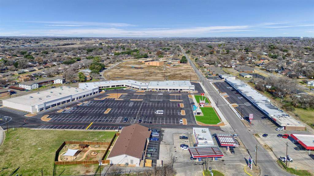 215 / 220 Sunset Boulevard - Photo 1