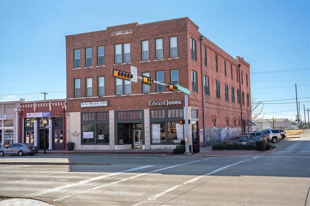 102 Moore Avenue - Photo 1