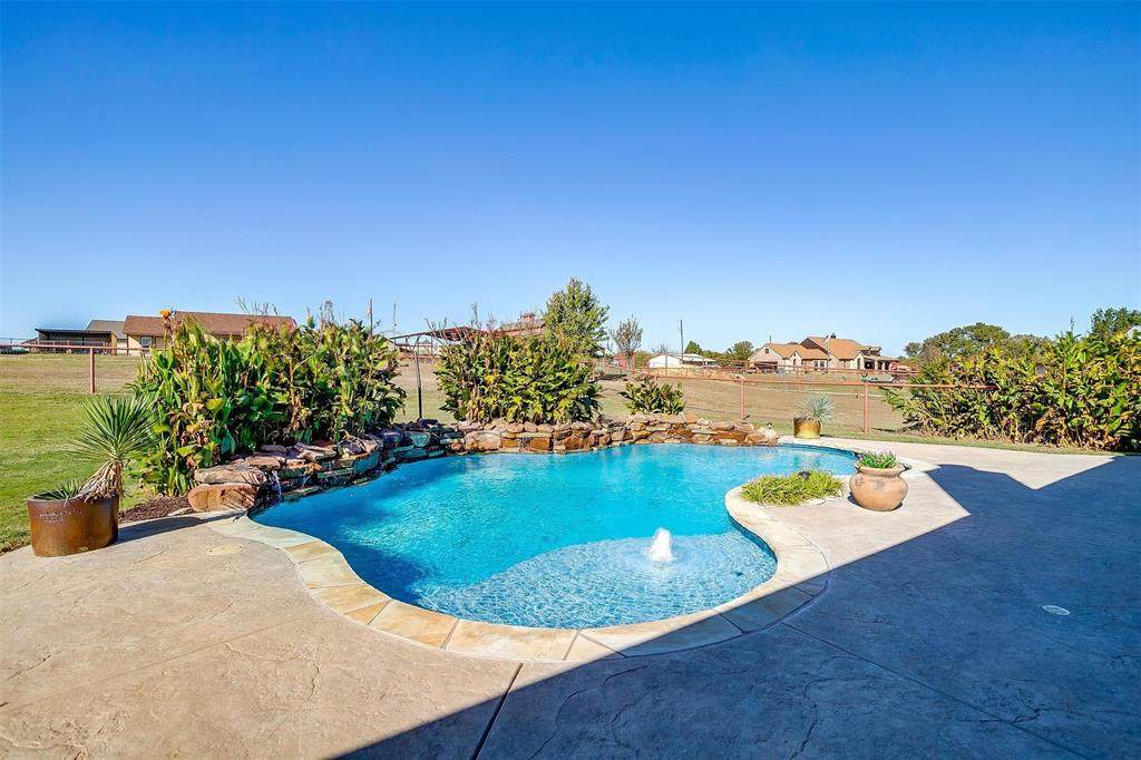555 Munn Road - Photo 1