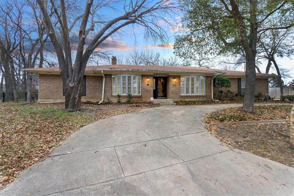 2609 Nantucket Drive - Photo 1