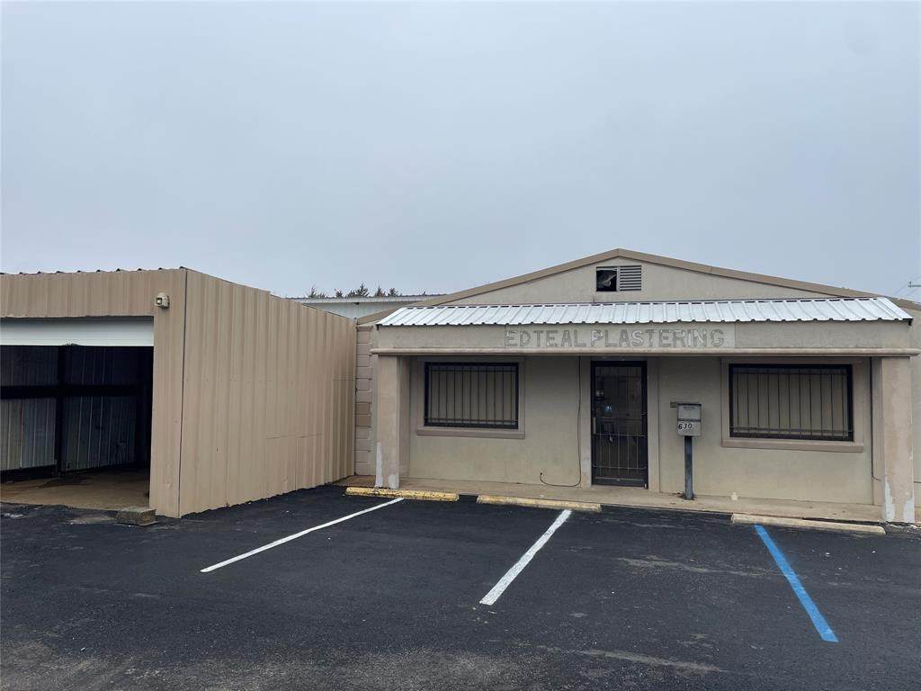 630 Travis Avenue - Photo 1