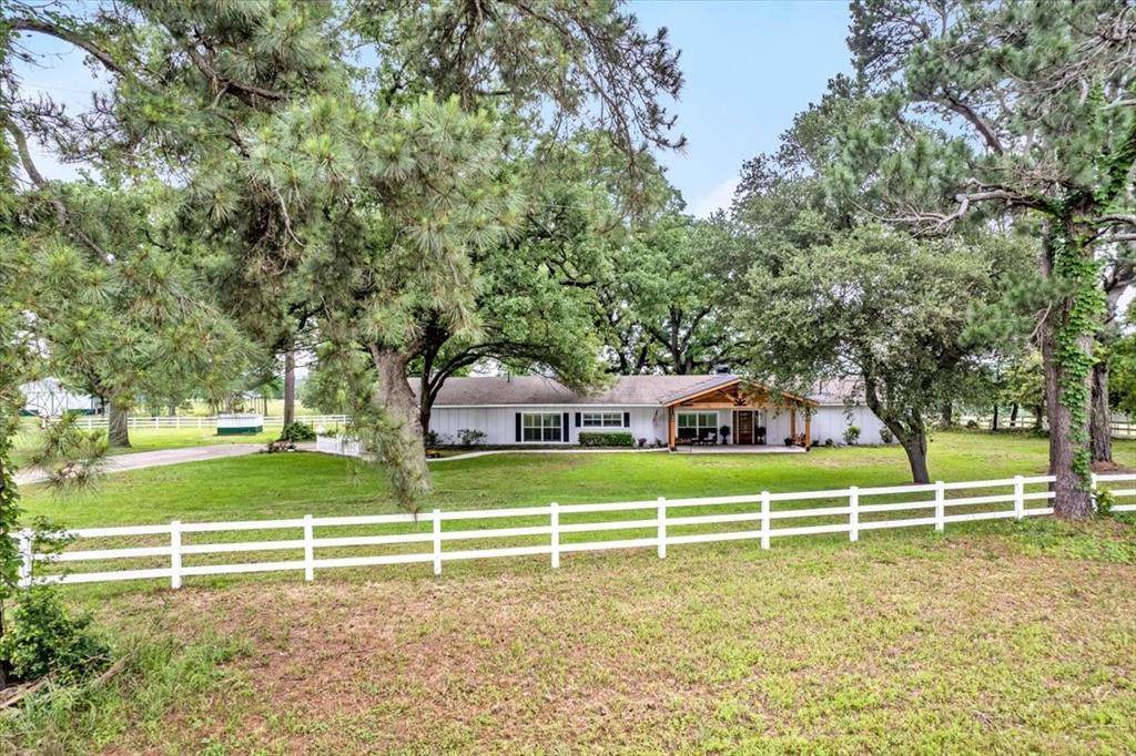 481 County Road 2766 - Photo 1