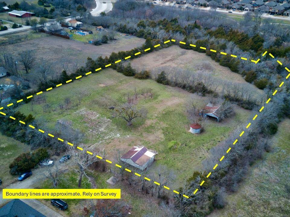 709 Powell Parkway - Photo 1