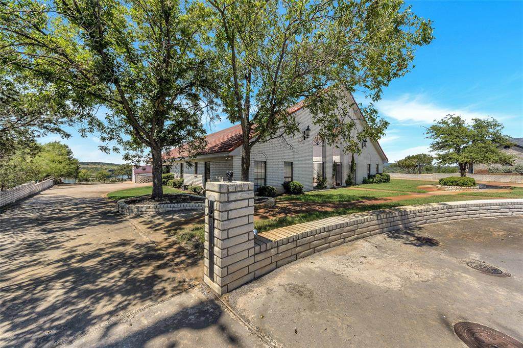 1024 Lakeview Point Drive - Photo 1