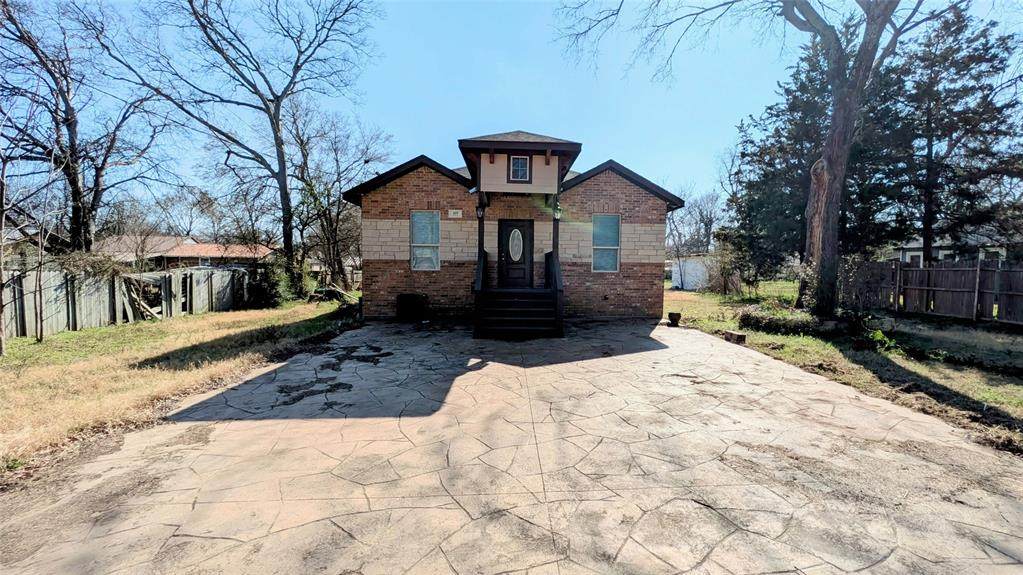 409 Giles Street - Photo 1