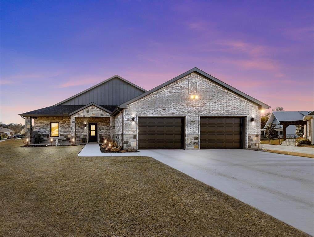 502 Bay Court - Photo 1