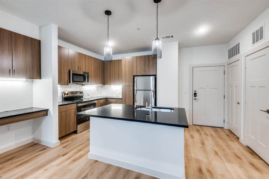 512 Ewing Avenue - Photo 1