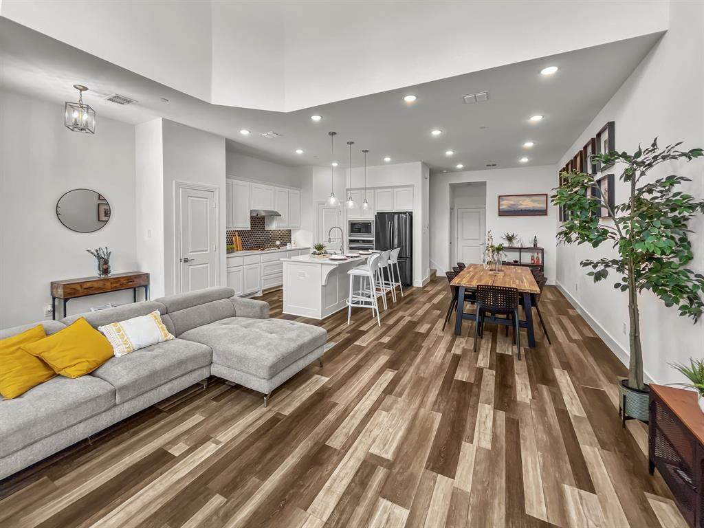 371 Somerville Drive - Photo 1