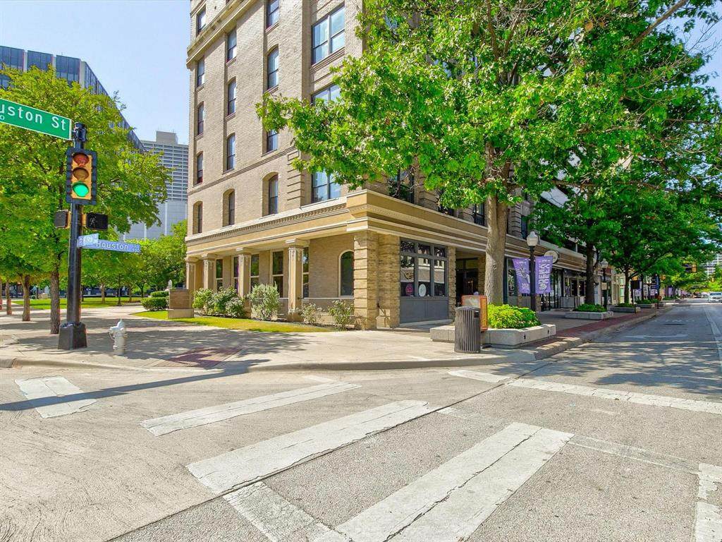 910 Houston Street - Photo 1