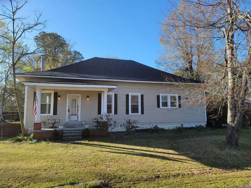 401 2nd Street - Photo 1