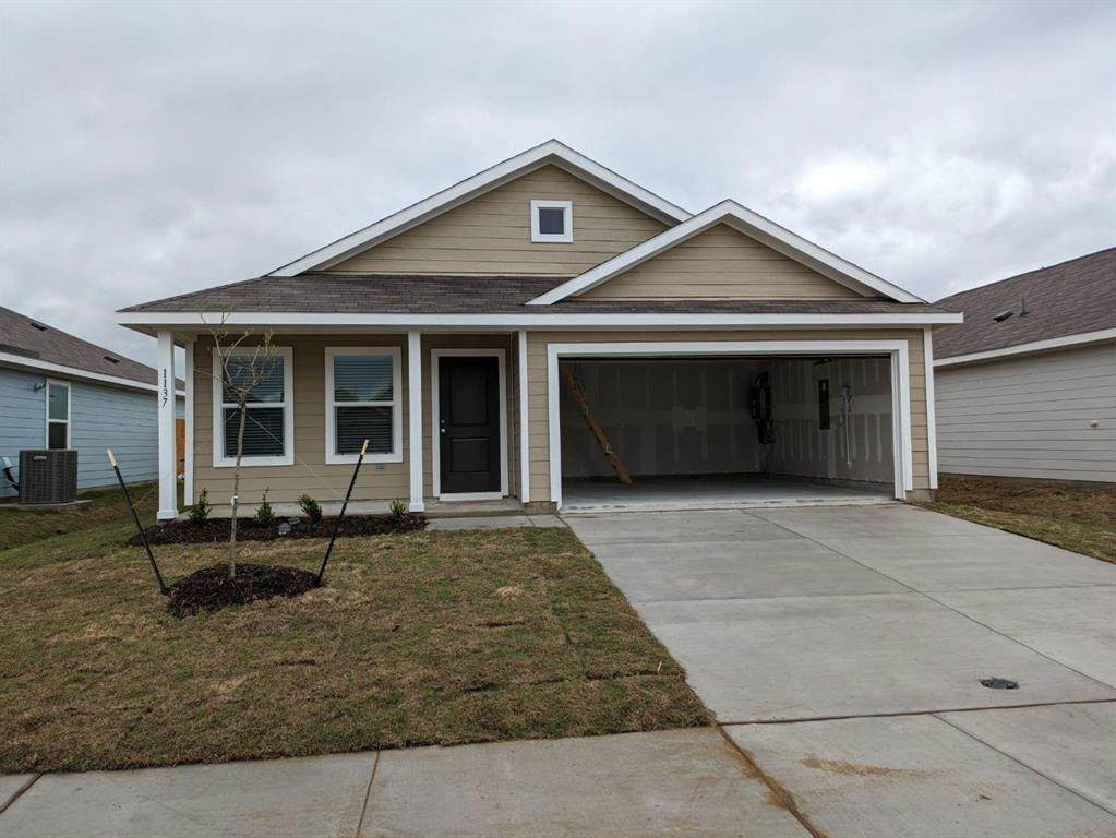 1137 Catclaw Road - Photo 1