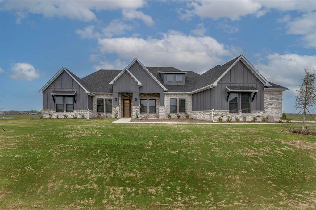 211 Lakota Parkway - Photo 1