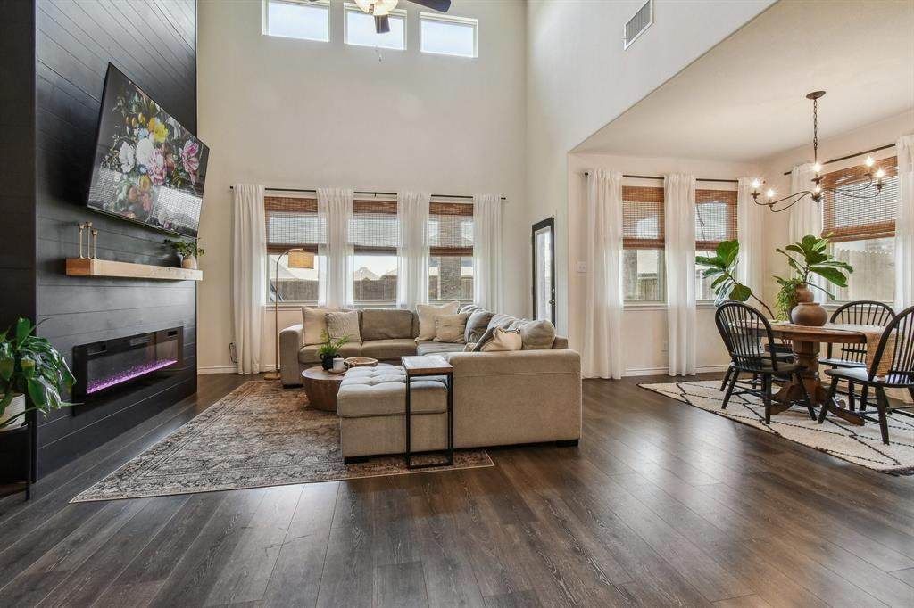 218 Mockingbird Way - Photo 1