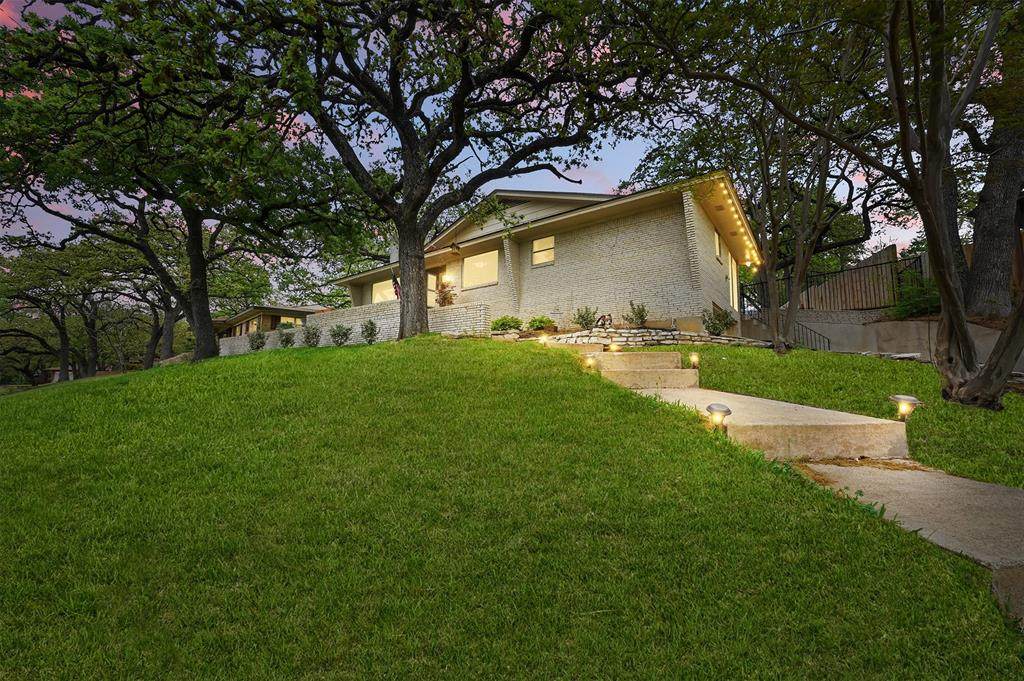 1217 Briarwood Boulevard - Photo 1