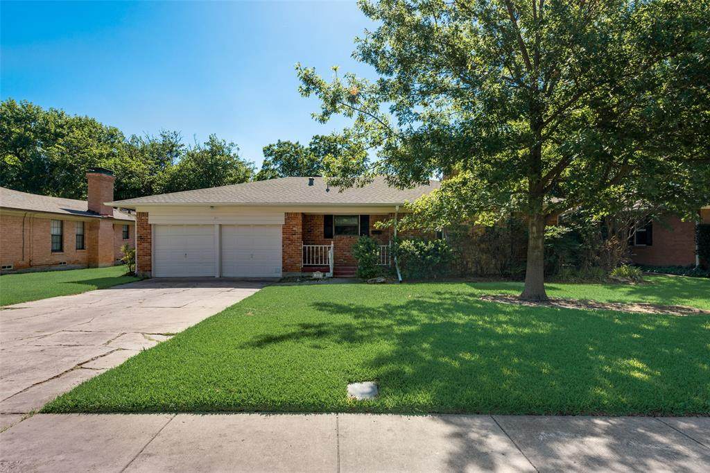 211 Martha Manor - Photo 1