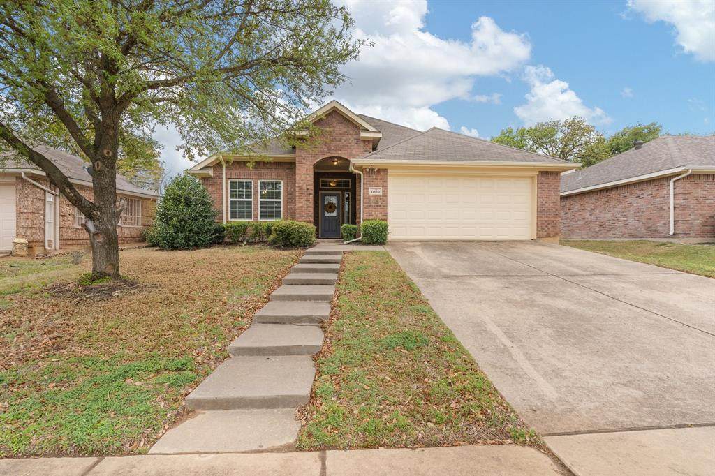 1002 Hidden Oaks Drive - Photo 1