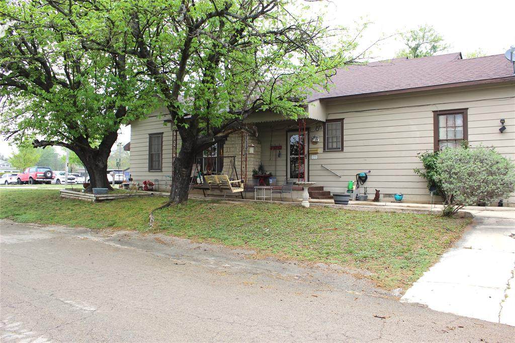 613 Graham Street - Photo 1