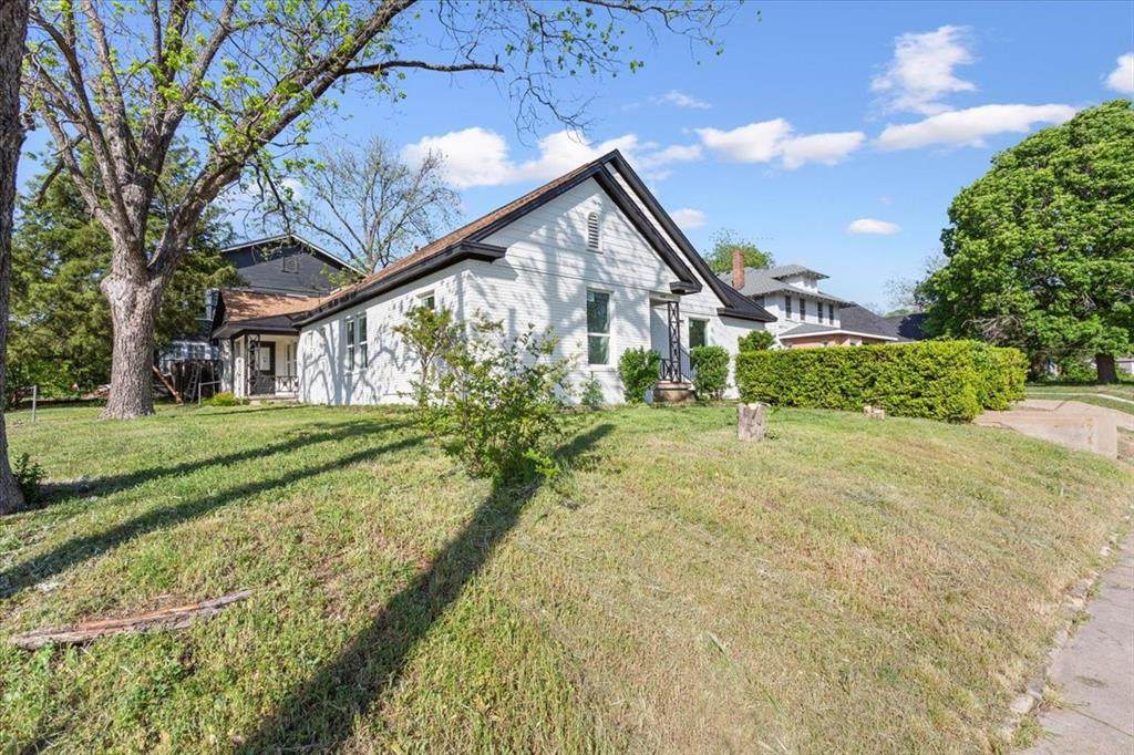 900 22nd Street - Photo 1