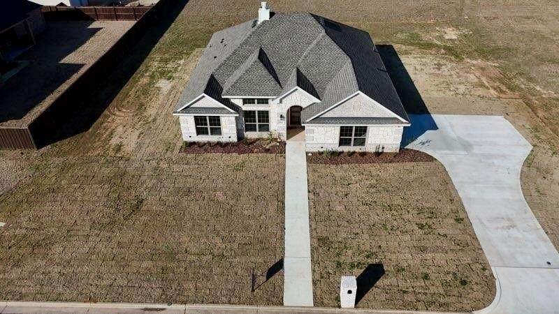906 Maxine Drive - Photo 1